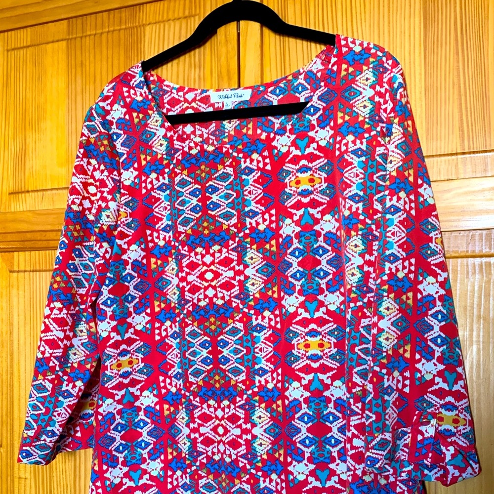 Wishful Park size large geometric top